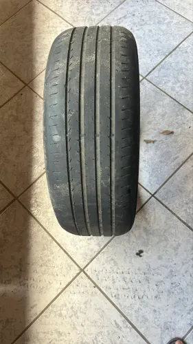 Vendo 4 pneus usado, não é frisado,