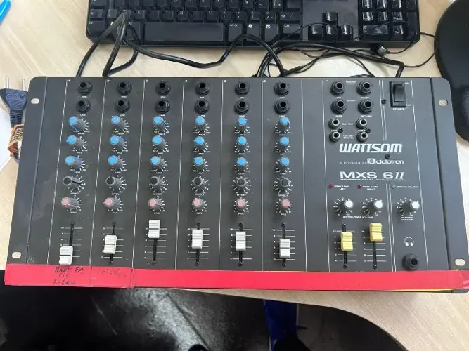 Mesa de som de 6 canais, marca Wattsom, modelo MXS 6 II 