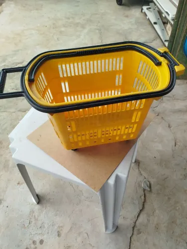 Cesta de mercado com rodinha