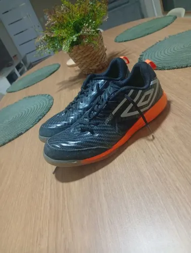 Chuteira Futsal Umbro Pro 5 Bump Carbon Original - Tam. 43