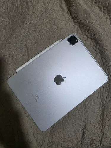 iPad Pro M1 128gb (3rd Geração, 11 polegadas) c/ Apple Pencil (2nd Geração)