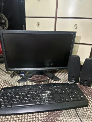 Tela de computador acer com brinde 