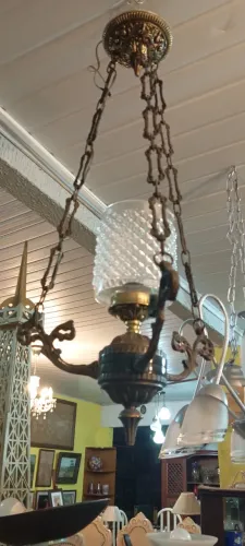 Lustre com cúpula bico de jaca