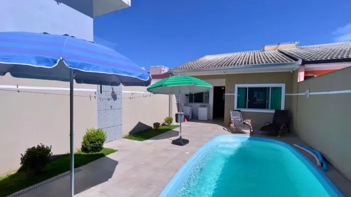 Casa com Piscina no Litoral, 3 dormitórios à venda, 125 m² por R$ 740.000 - Nereidas - Gua