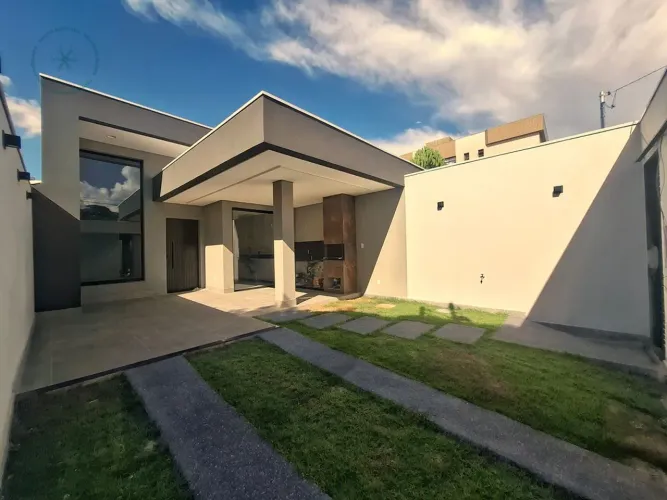 Casa Geminada á venda no bairro Santa Amelia, Belo Horizonte - MG.