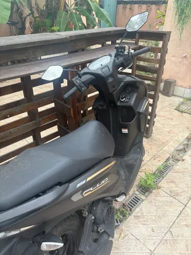 Vendo Yamaha Fluo Novíssima à vista 14.300