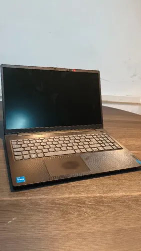 Notebook Lenovo V15