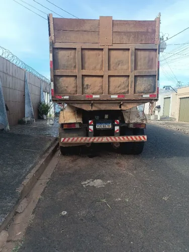 Vendo caminhão caçamba