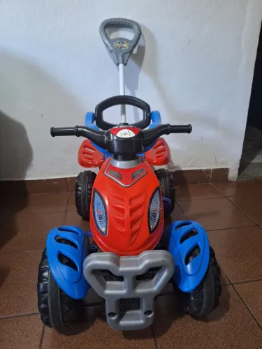 Carrinho de Passeio Quadriciclo Homem aranha = Maral