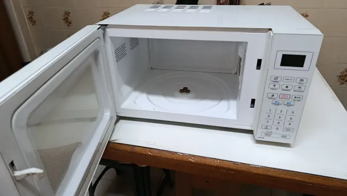 Vendo microondas em perfeitas condições de uso apenas sem o puxador apenas colocar outro