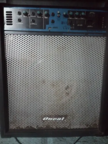Vendo.Caixa de som Oneal usado 