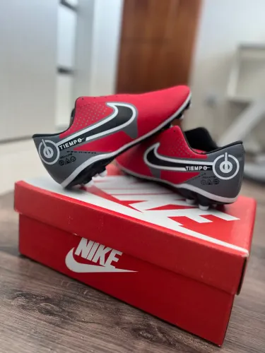 Chuteira da Nike campo