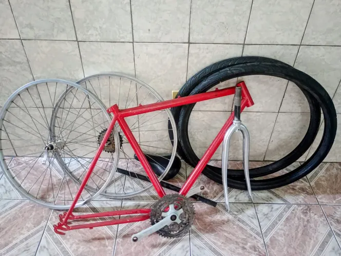 Abaixei valor para virem buscar/Bicicleta antiga aro 26
