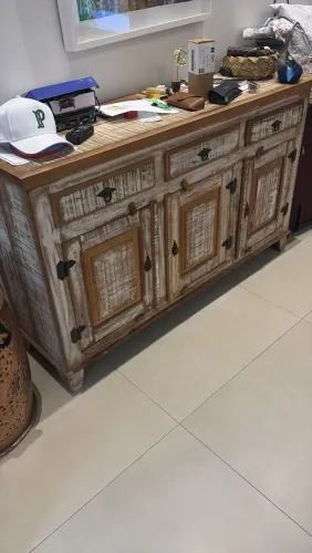 Buffet em madeira de demolição