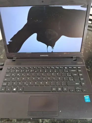 Vendo notebook samsung i3 com defeito R$699