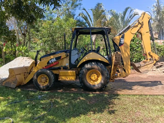 Vendo retro escavadeira cat 416e 4x4 