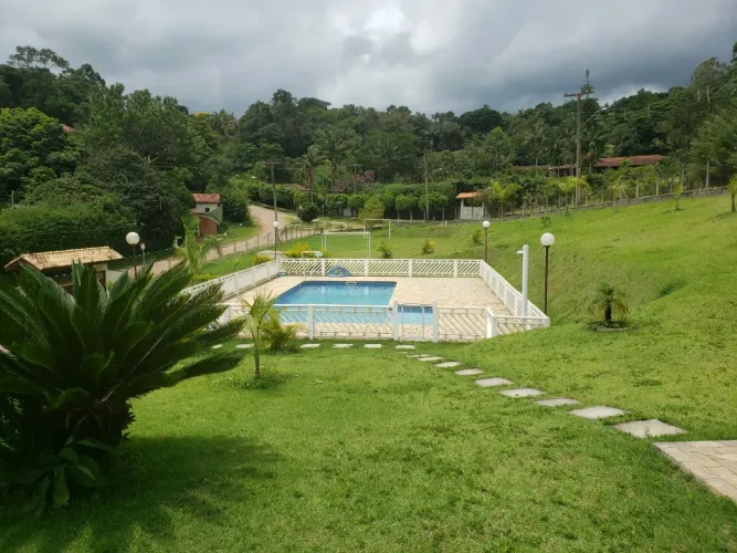 Chácara alto padrão com belo imóvel com 4 dormitórios sendo 1 suíte com 3 salas e amplo la