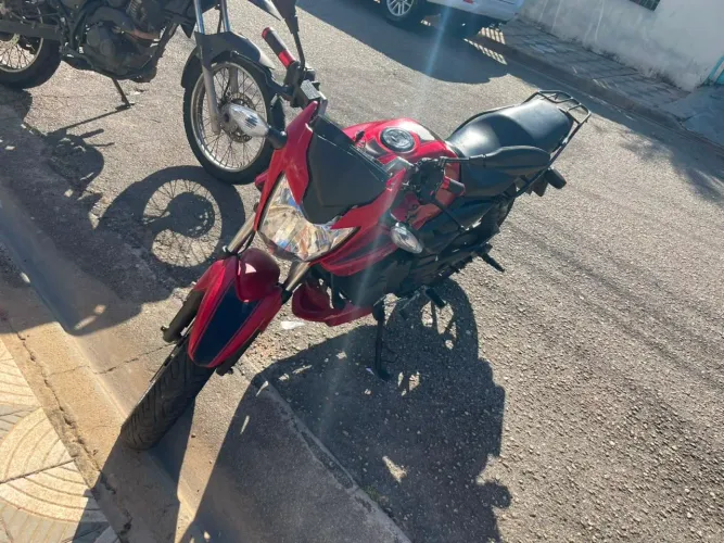 Moto Vendo ou troco, por Uno ou Gol