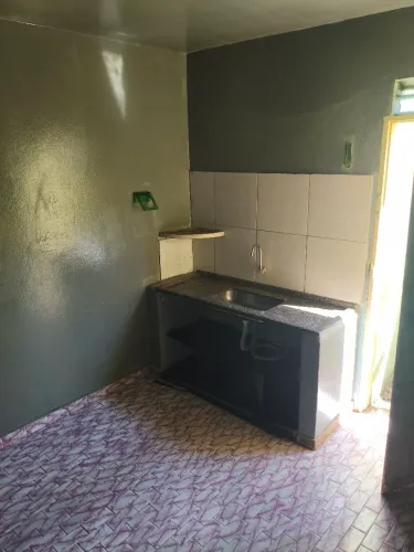 Alugo CASA CENTRO 2Q Ótima localização e segurança