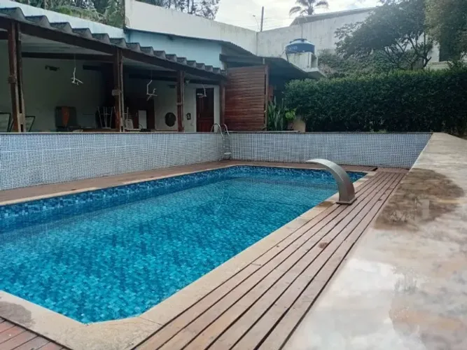 Sítio com piscina e 2 casas com 3.000m2