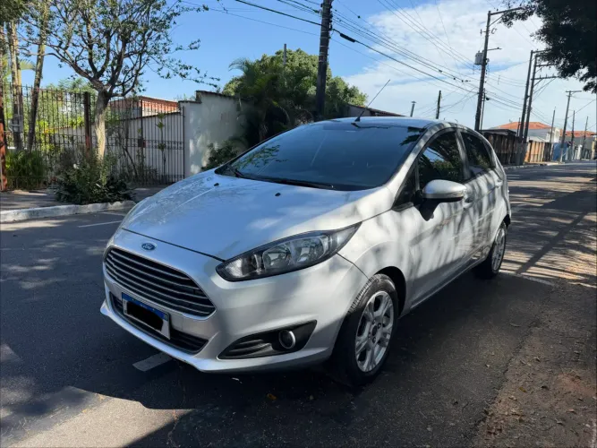 Ford Fiesta 1.6 16V Flex Aut. 5P 2016