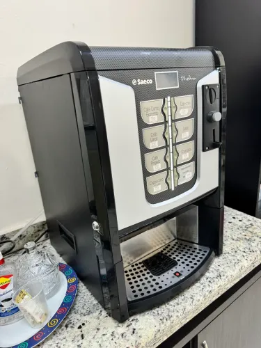 Máquina de café expresso,capuccinos e chocolate