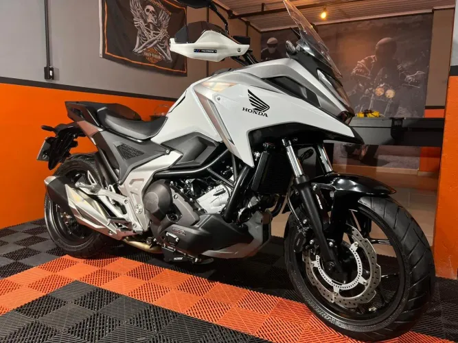 VENDO MOTO HONDA NC 750 X - ÚNICO DONO