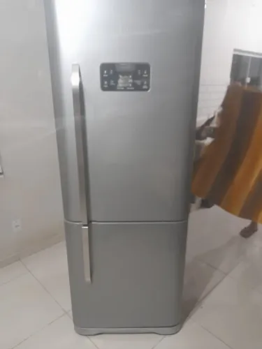 Vendo geladeira electrolux INVERSE funcionando perfeitamente entrego dou garantia 