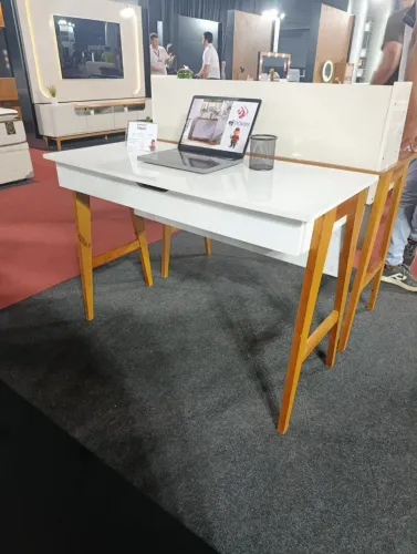 Escrivaninha Parma: Design Moderno, Qualidade e Praticidade para Seu Home Office