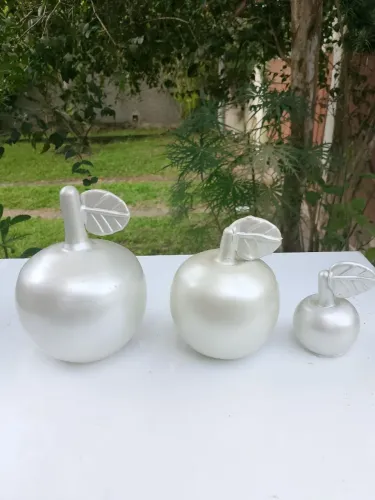 3 maçãs decorativas