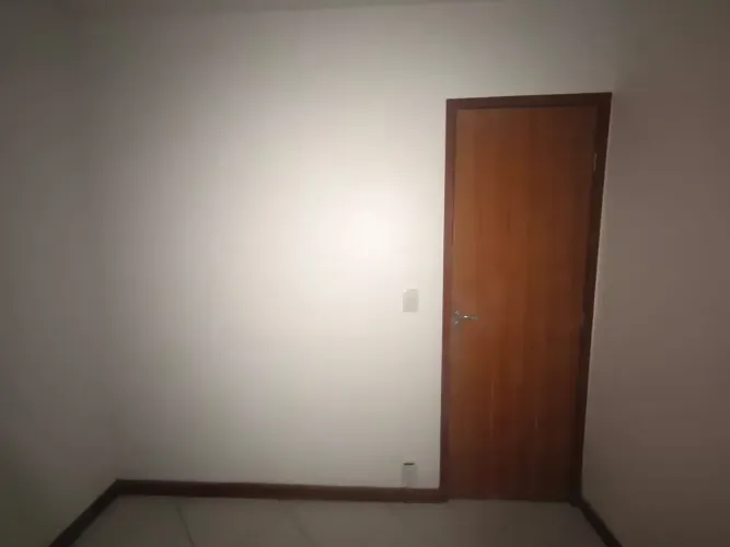 Excelente Loja Comercial para Alugar na Penha  Ótimo Ponto para Seu Negócio!