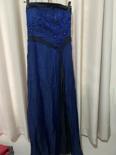 Vestido longo de festa em Cetim