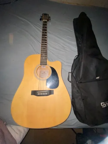 Vendo violão gianini elétrico já vem afinado no violão