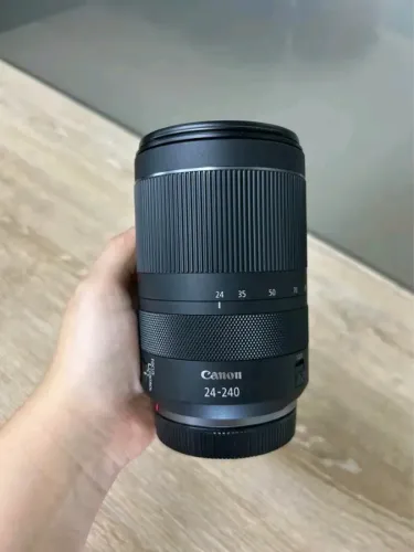 Lente 24-240mm, que cobre desde grandes angulares até um zoo