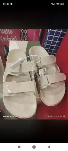Vendo .esses lindos calçado adulto e novos .ZP *.barato .valor de 20..e25..e..30