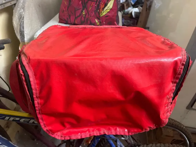Mochila térmica vermelha para entregas (bag). NUNCA USASA