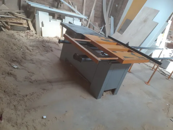Vendo esquadrejadeira da marca very 2900