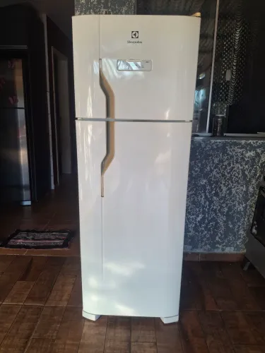 Vendo geladeira Electrolux frost free