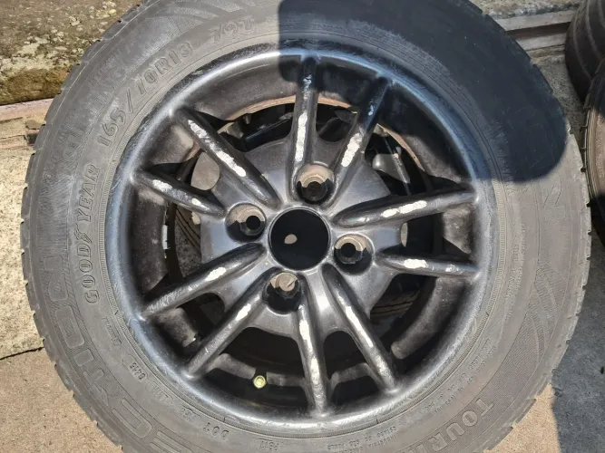 Rodas Binno esportivas aro 13 preta 4x100 usadas retro