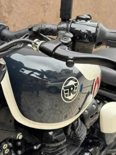 Shotgun 650 Royal Enfield Branca 2025/2026 Muito Nova, pouco uso.
