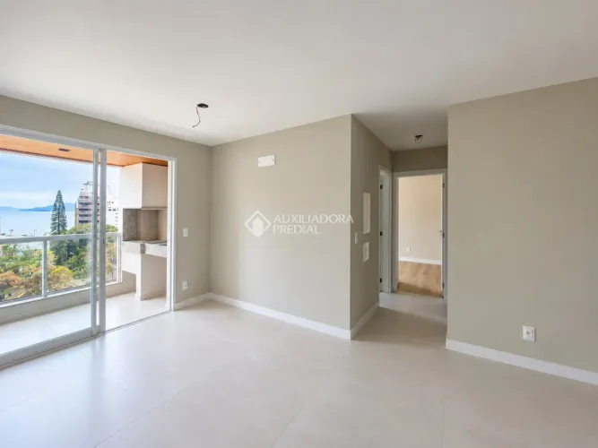 Apartamento com 2 quartos e vista para o mar, na Agronômica em Florianópolis.