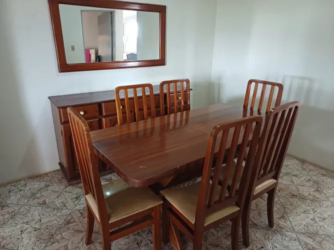 Madeira maciça, tudo que está na foto