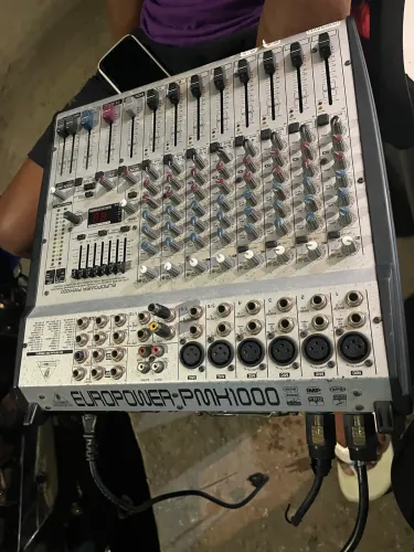 MESA DE SOM BEHRINGER EUROPOWER PMH1000