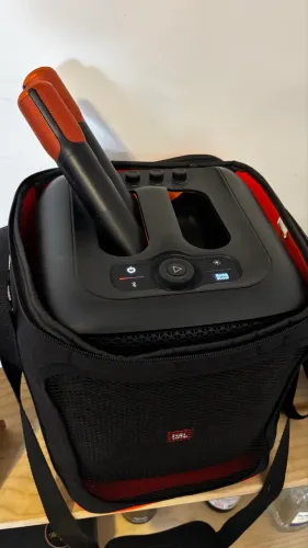 JBL PartyBox Encore + 2 Microfones + Case Premium - Completa