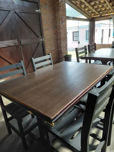Mesa e cadeiras 