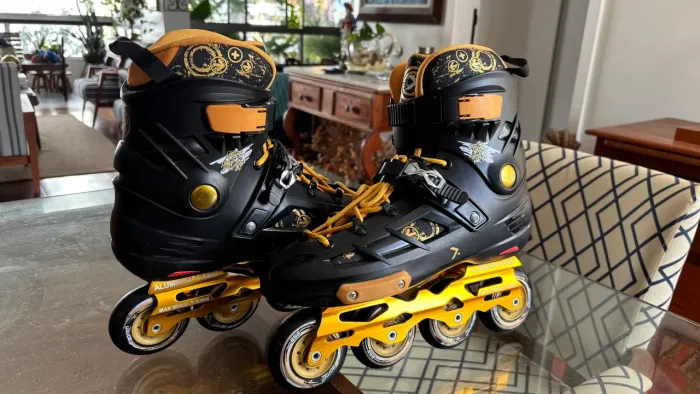 Patins Adulto Novíssimo nº 42 Oxer Freestyle Dourado e Preto! Sem defeitos!