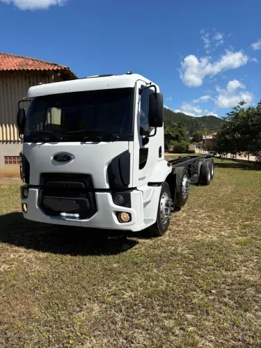 Caminhão pronto pra trabalhar