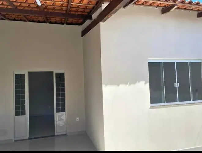 Casa com 2 Quartos, Suíte, Área Gourmet e Garagem