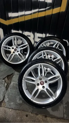 Vendo rodas aro 17 dois pneus novos dois meia vida