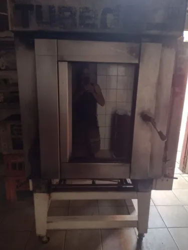 Vendo maquinário para fabricar pães 